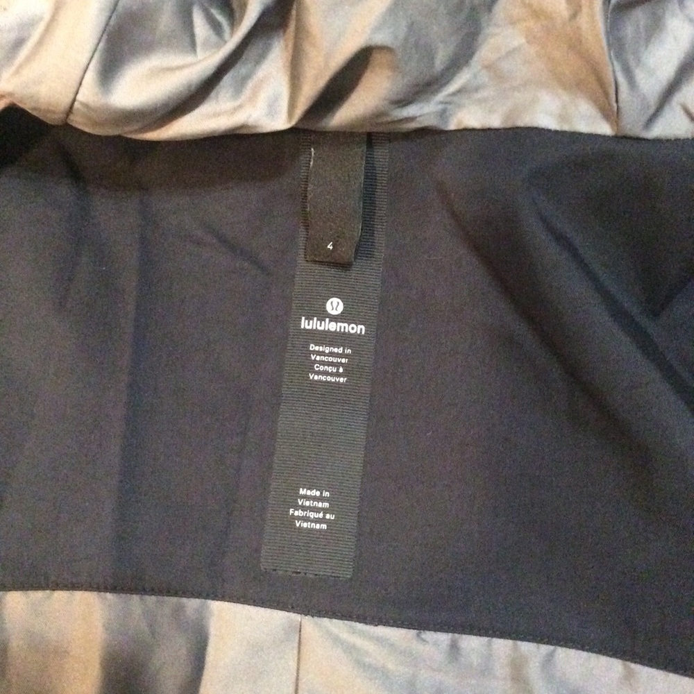 Lululemon Rain Jacket - Picture 10 of 16